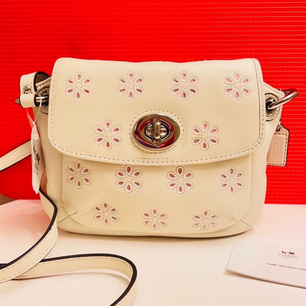 💰SOLD💰Coach Tea Flower Small Crossbody - Picture 1 of 13